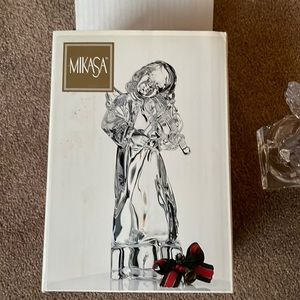 Angelic violin figurine